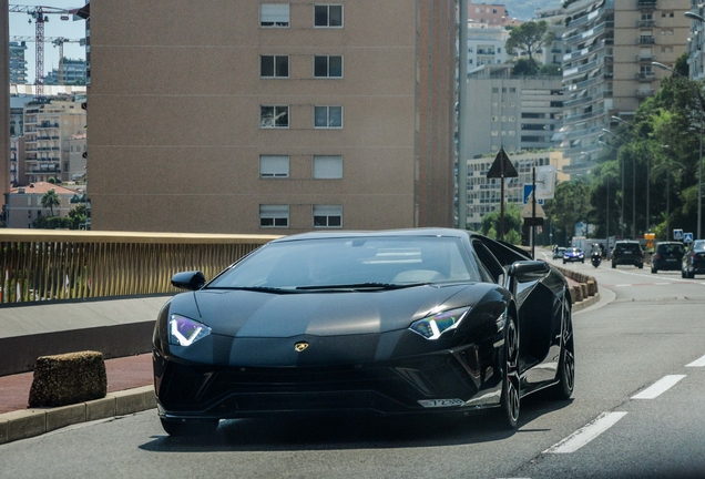 Lamborghini Aventador S LP740-4