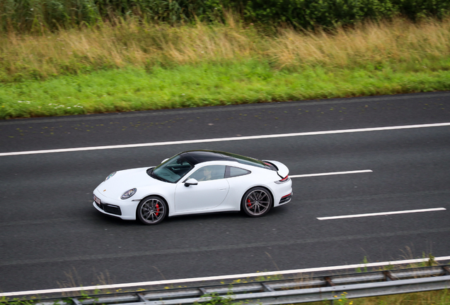 Porsche 992 Carrera 4S