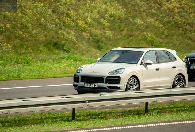 Porsche 9YA Cayenne GTS