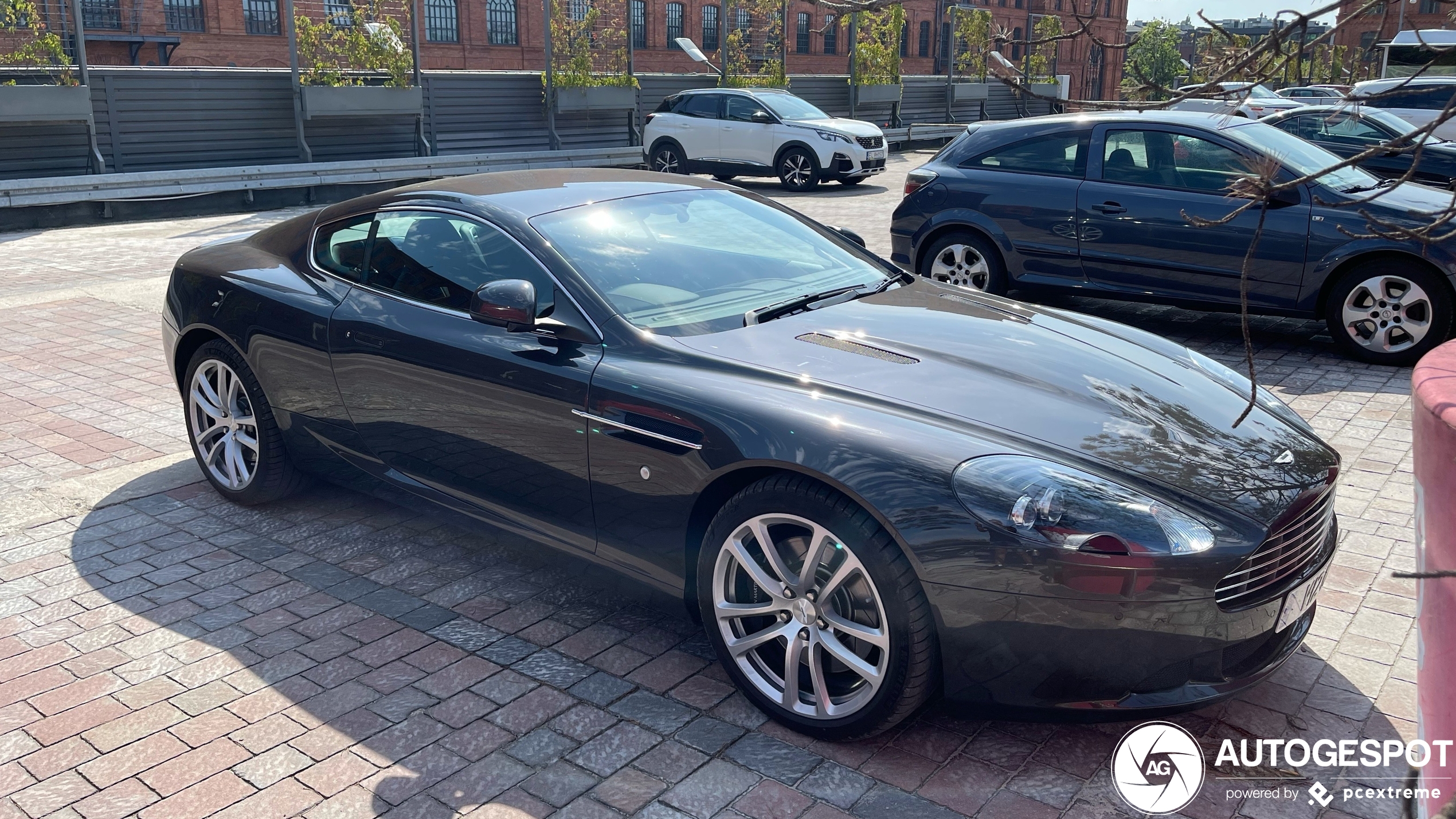 Aston Martin DB9 2010