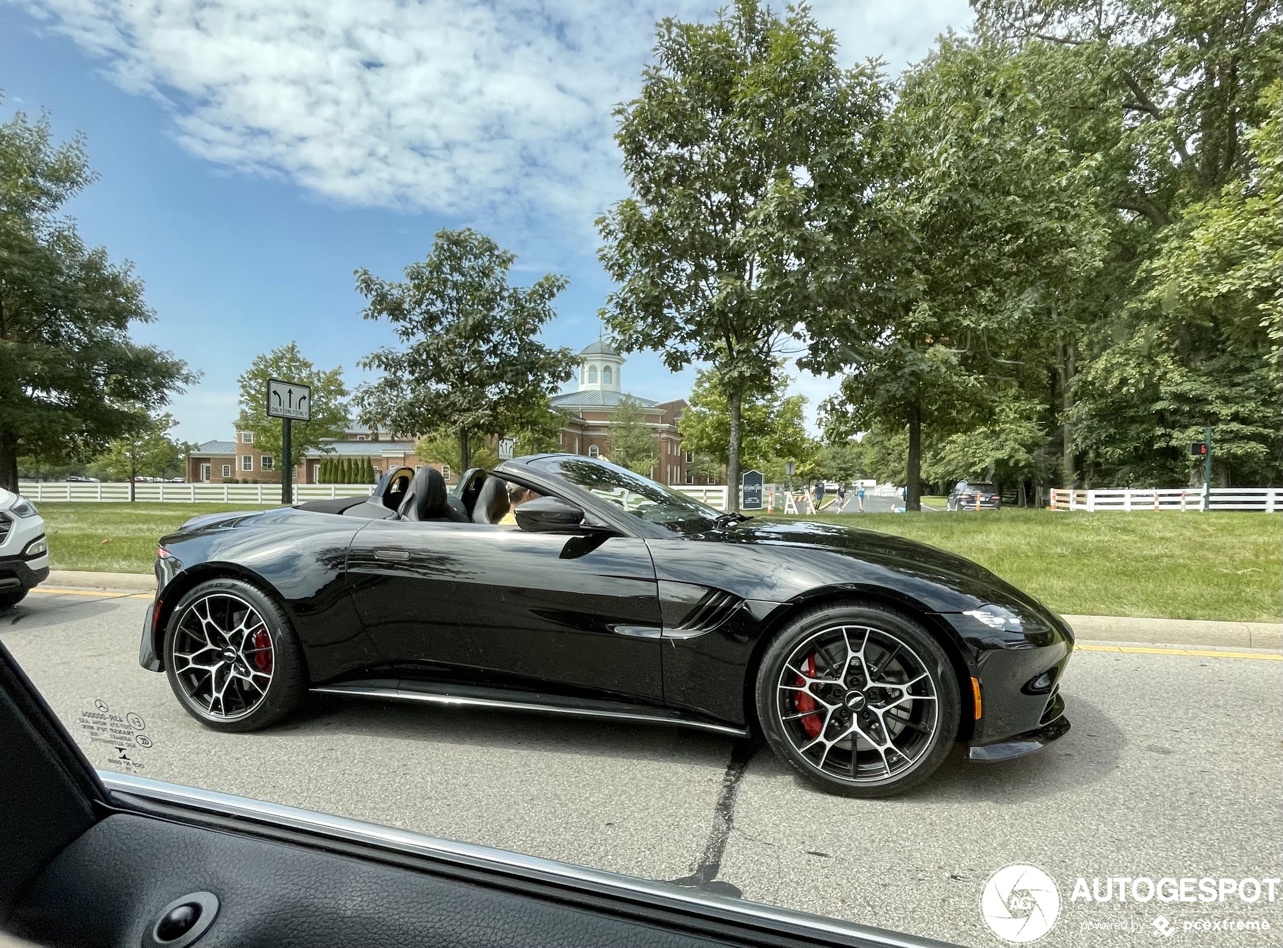 Aston Martin V8 Vantage Roadster 2020