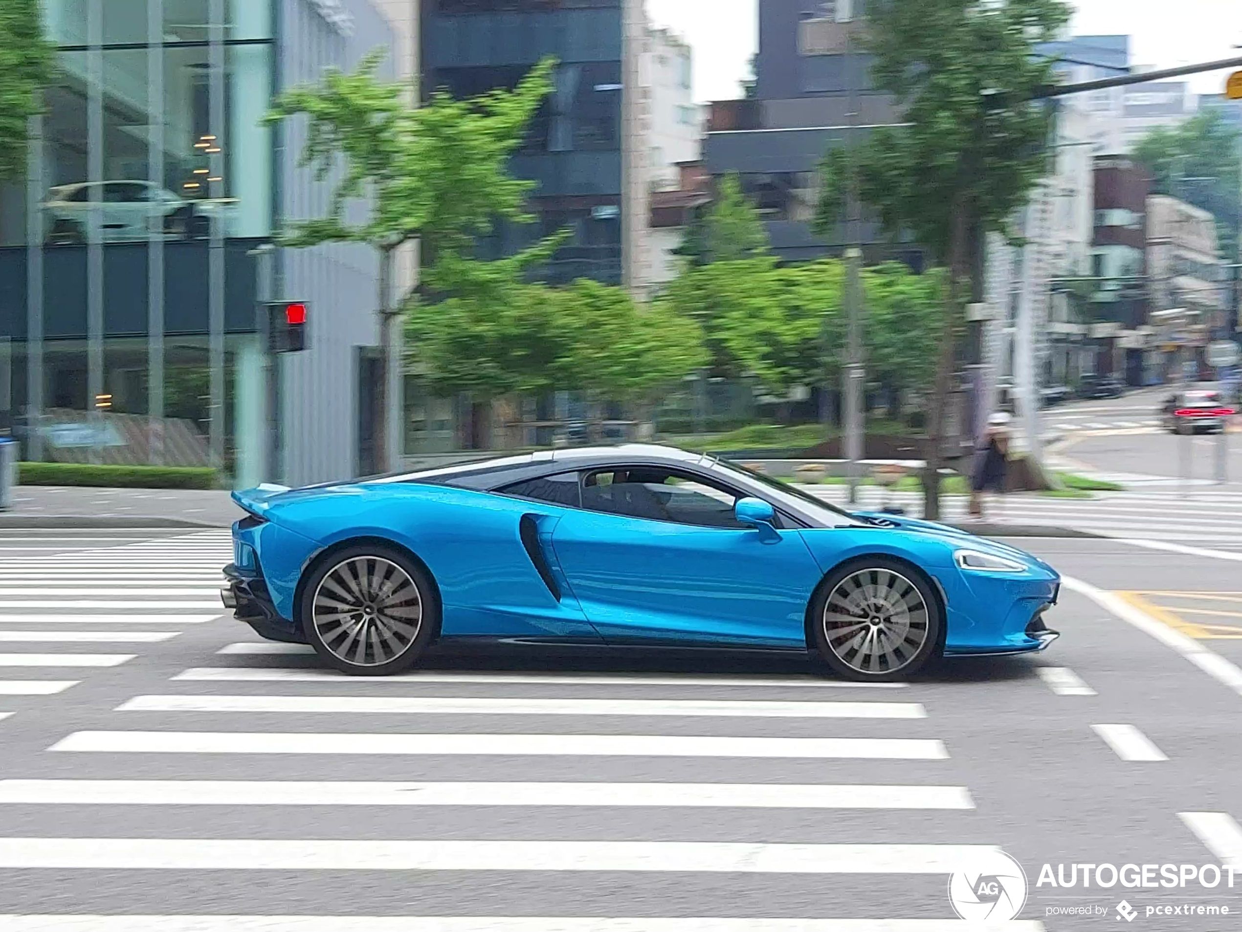 McLaren GT