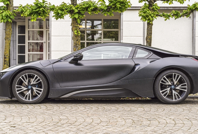 BMW i8 Protonic Frozen Black Edition