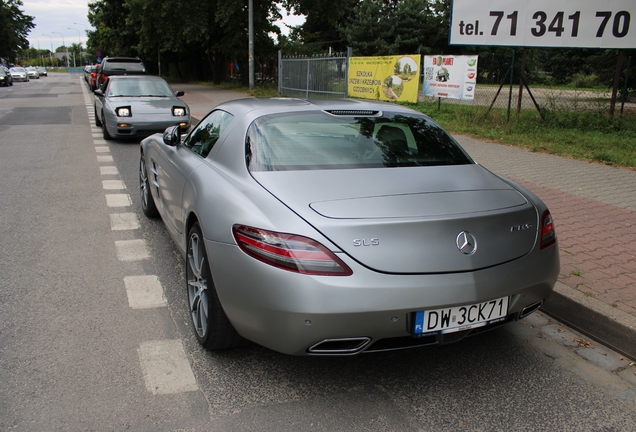 Mercedes-Benz SLS AMG