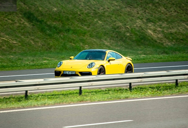 Porsche 992 Carrera 4S