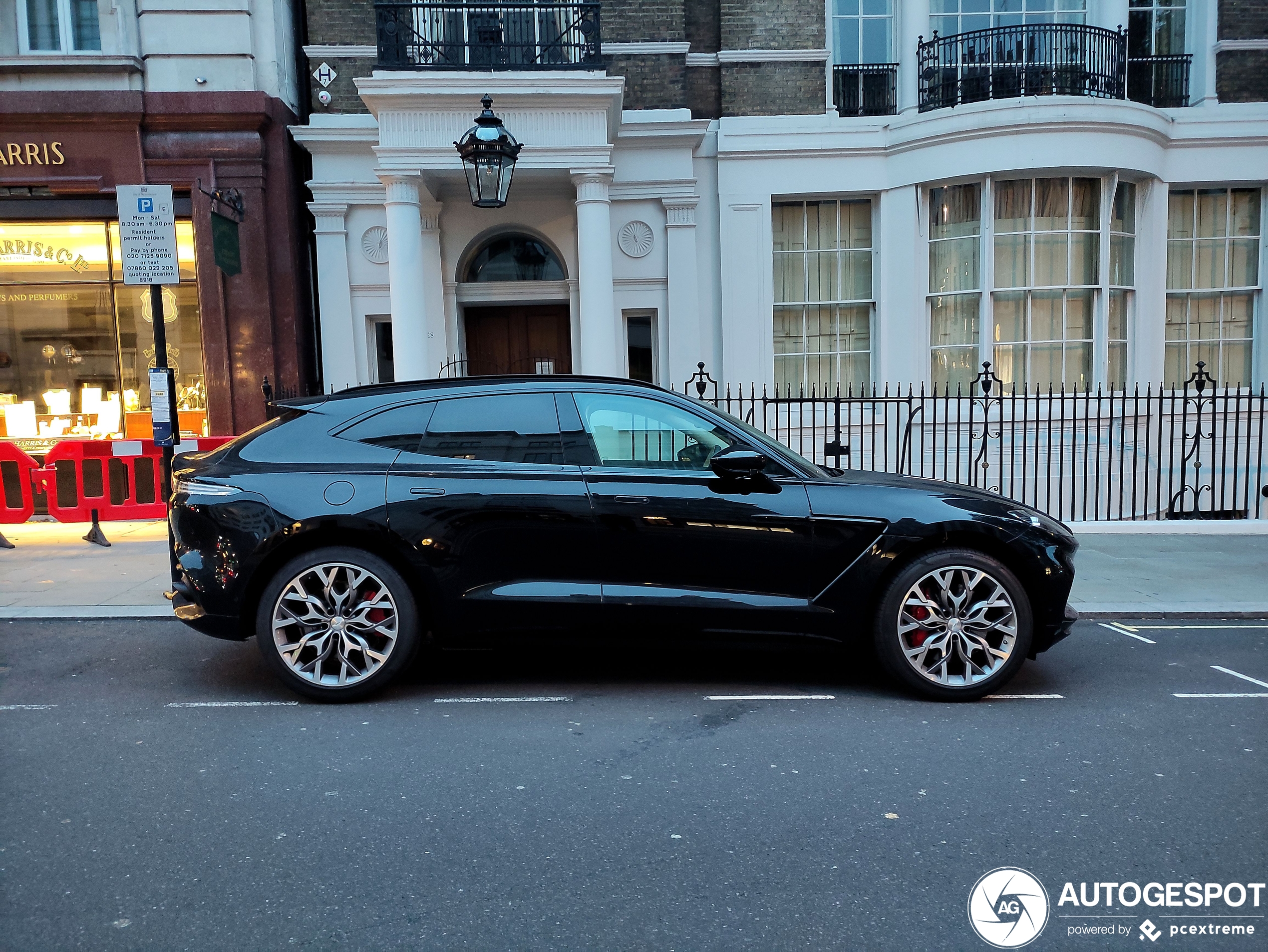 Aston Martin DBX