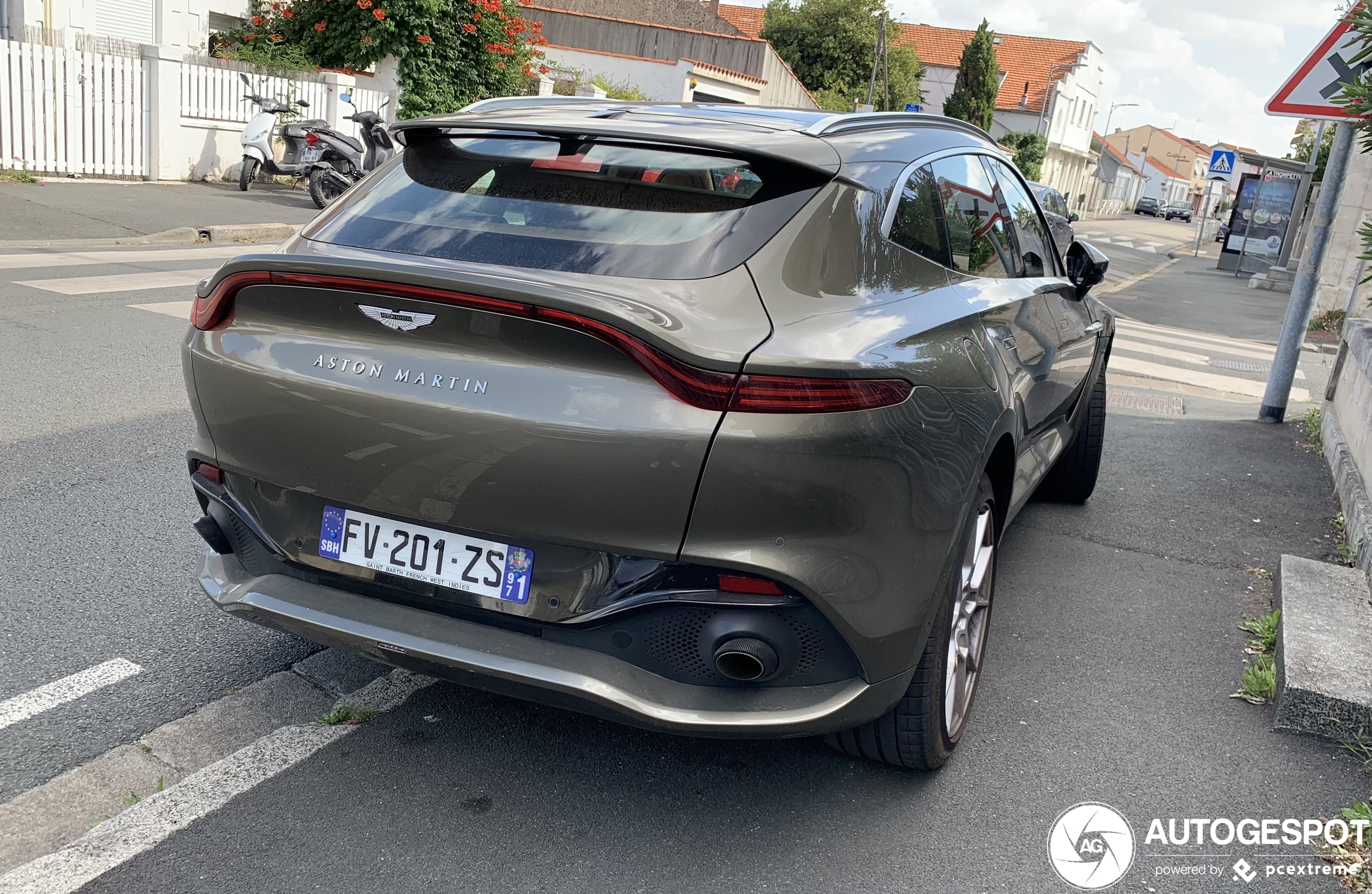 Aston Martin DBX