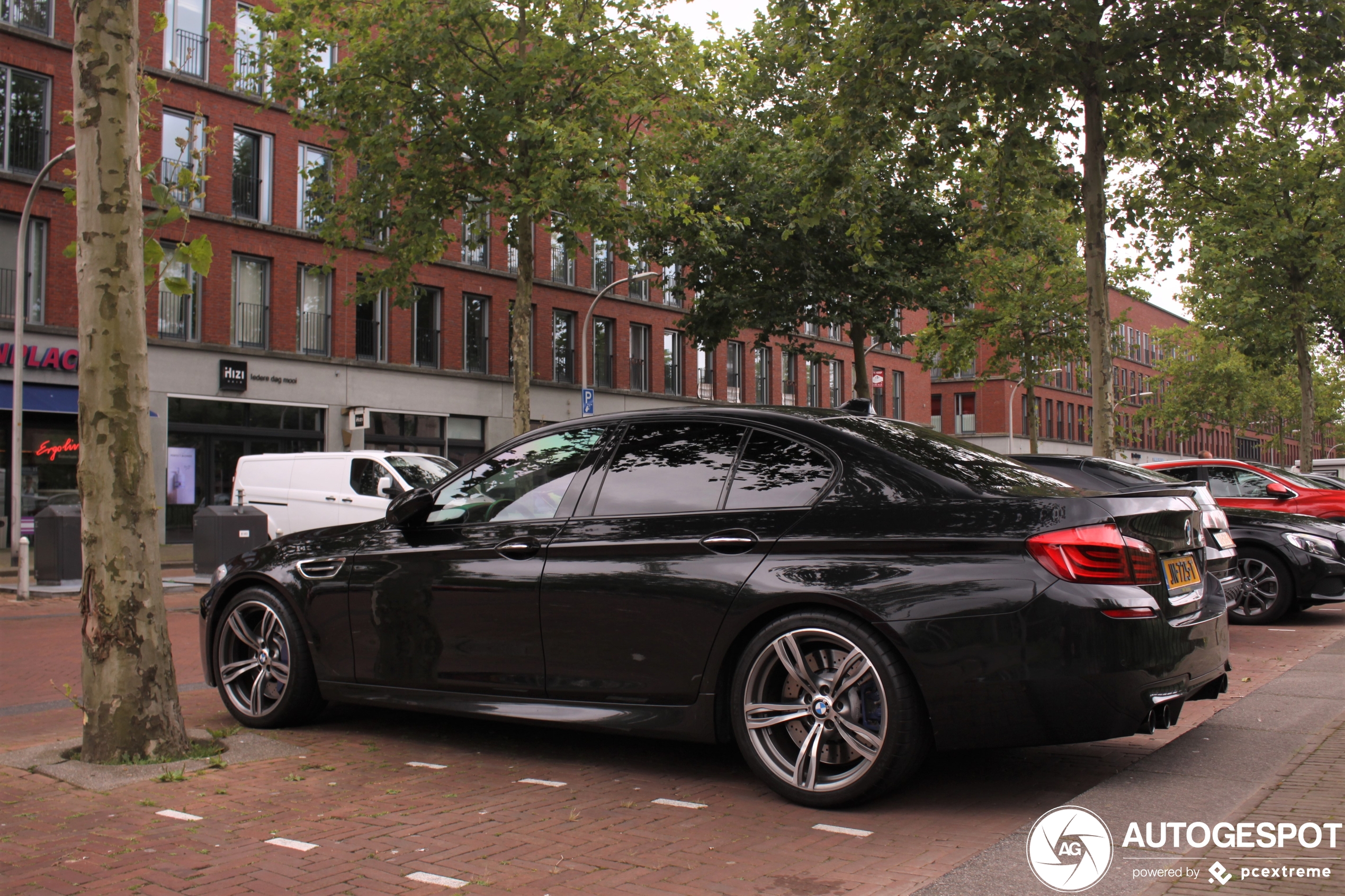 BMW M5 F10 2011