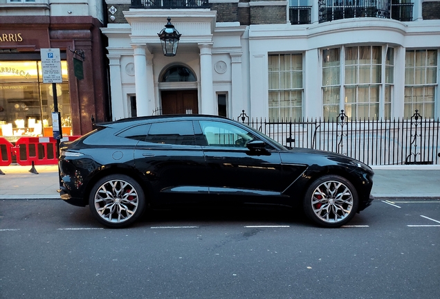 Aston Martin DBX