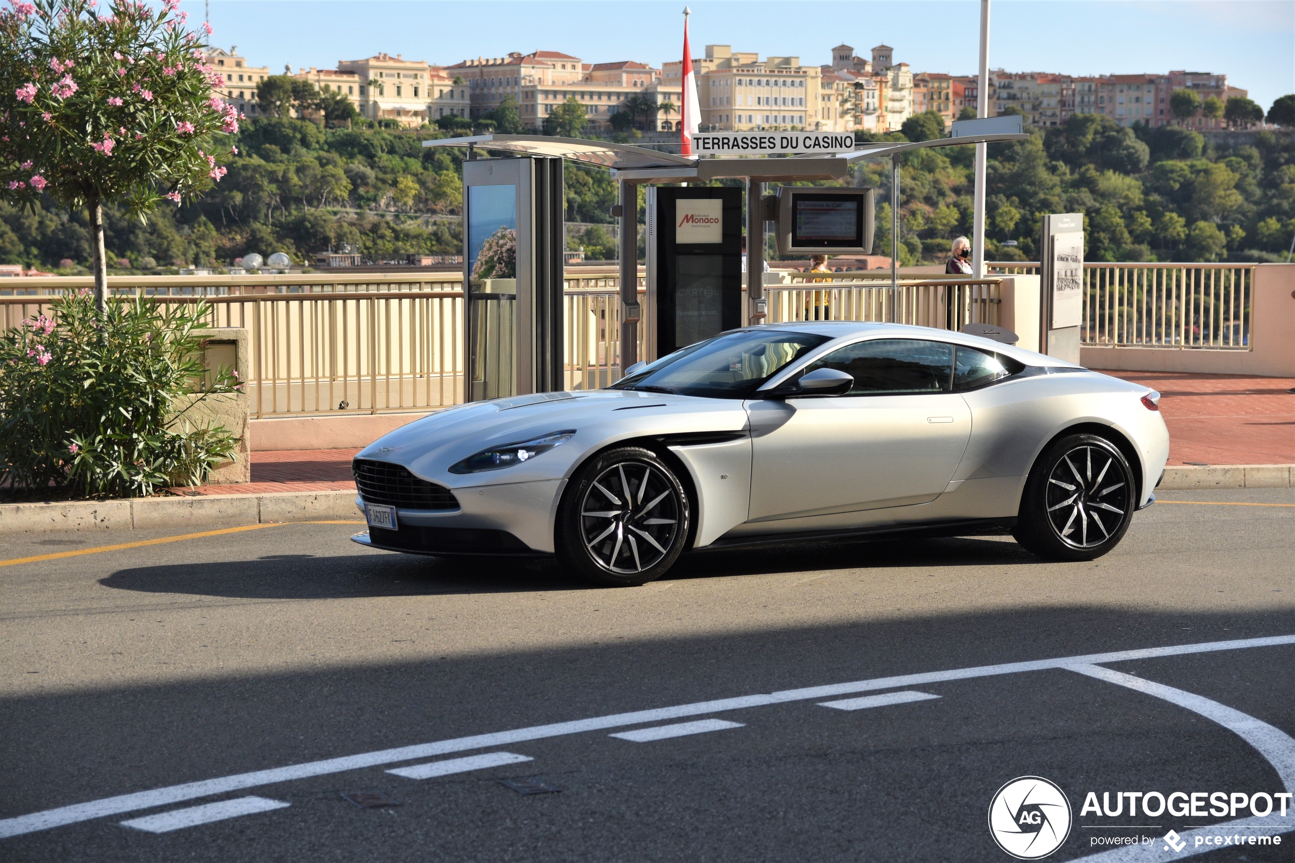 Aston Martin DB11