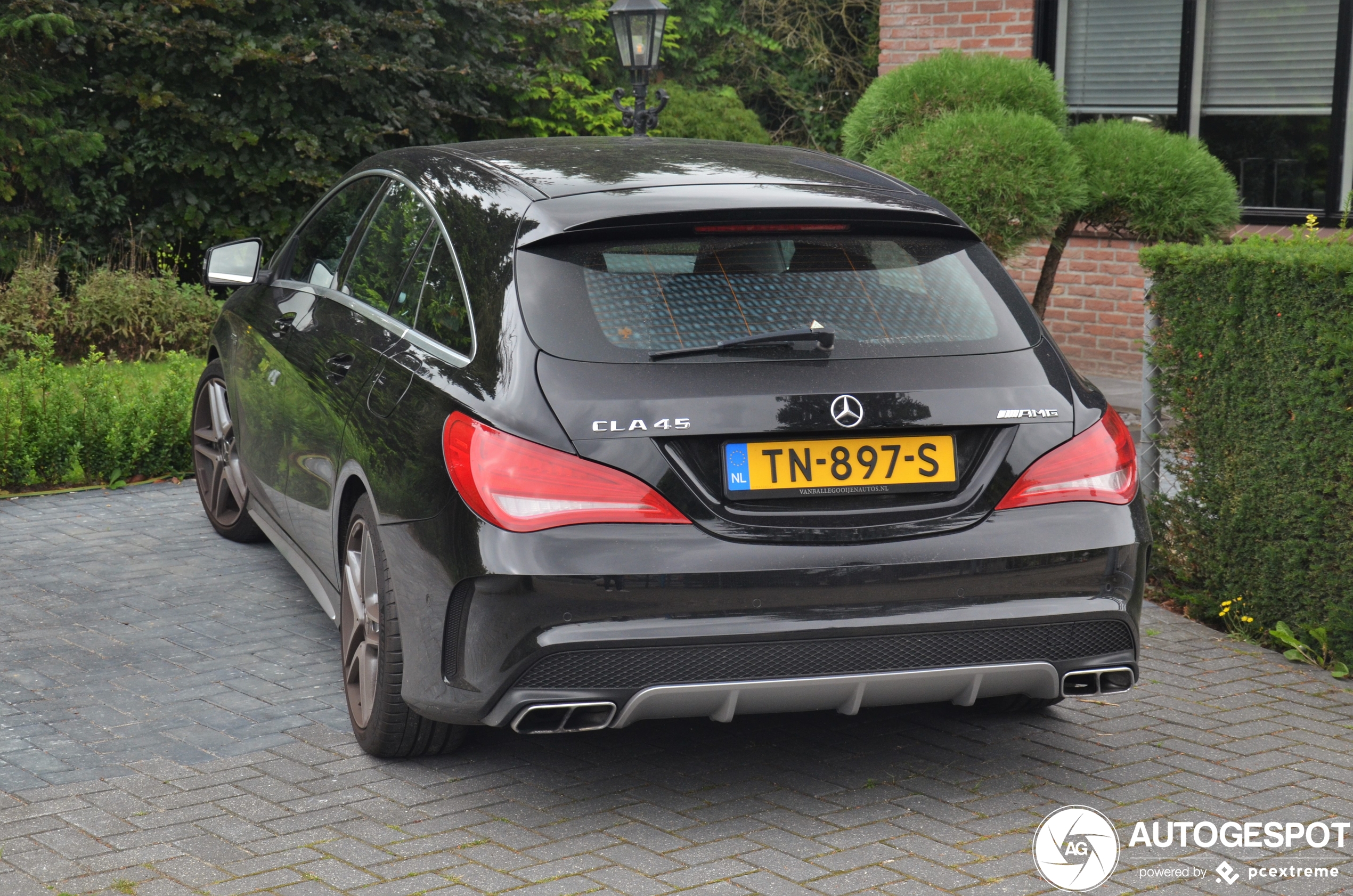 Mercedes-Benz CLA 45 AMG Shooting Brake