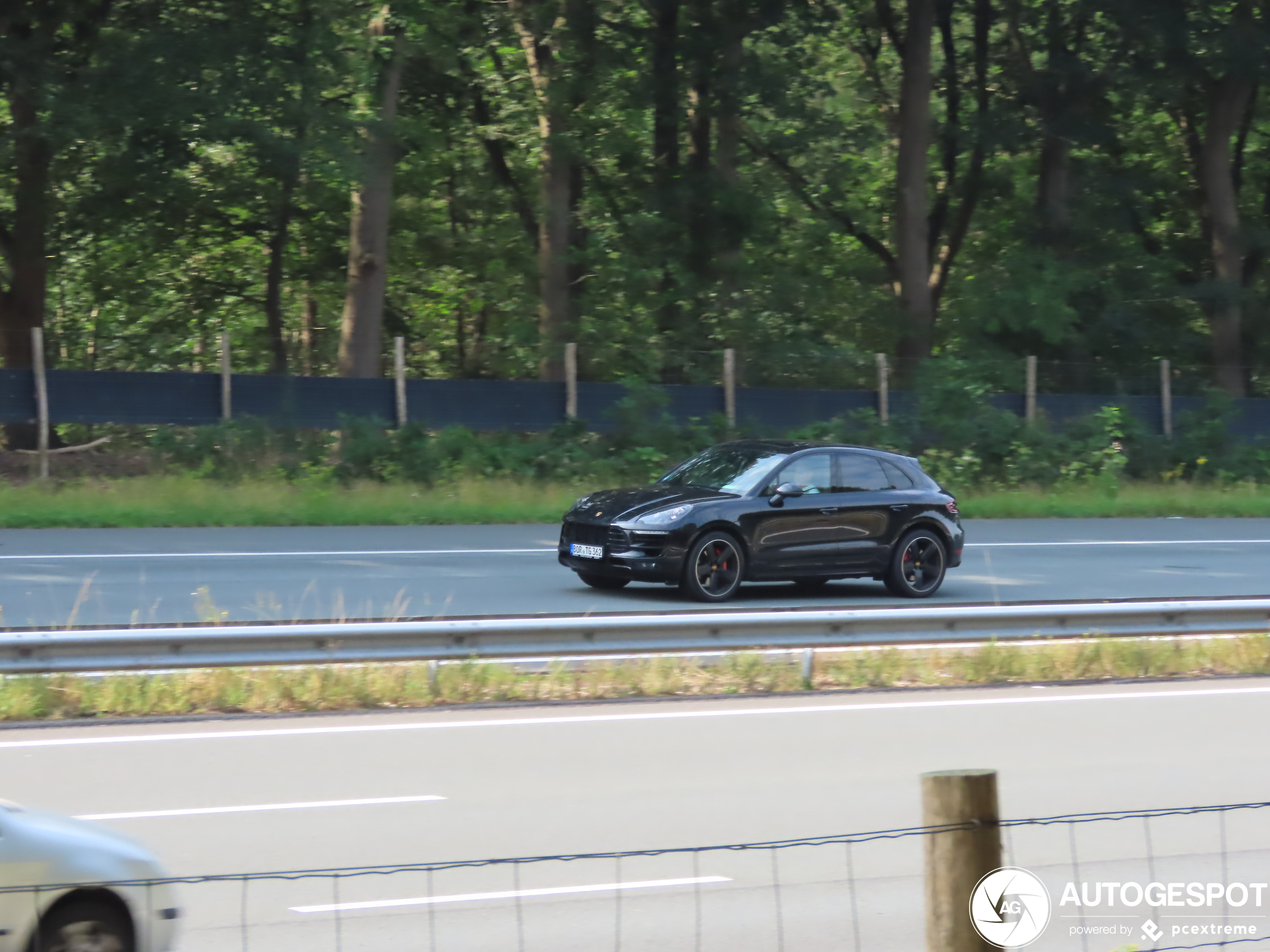 Porsche 95B Macan GTS