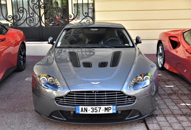 Aston Martin V12 Vantage