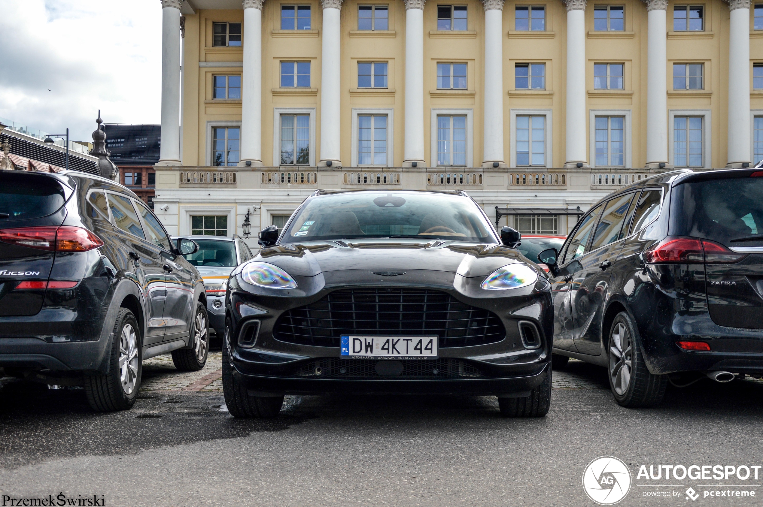 Aston Martin DBX