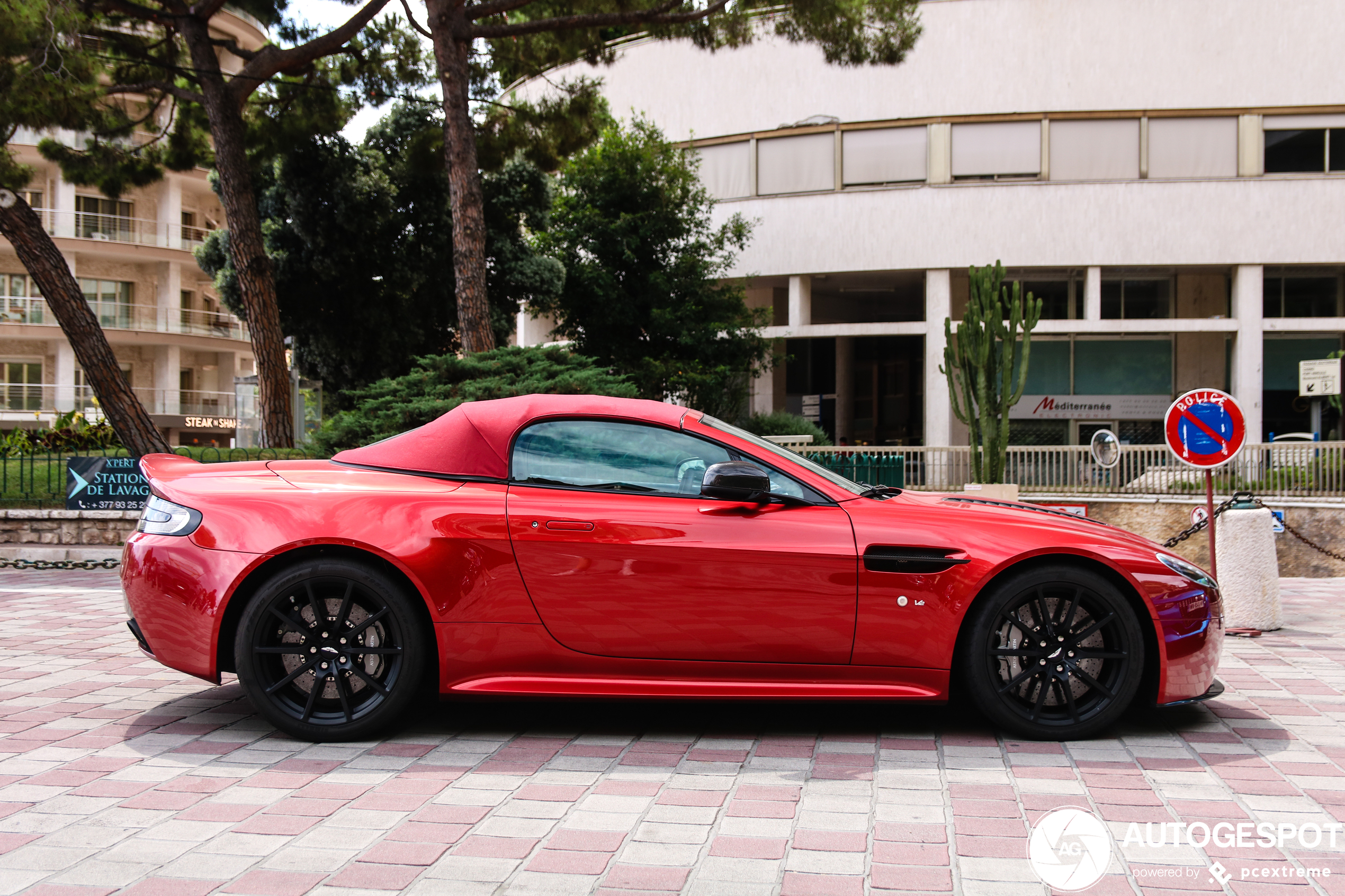 Aston Martin V12 Vantage S Roadster