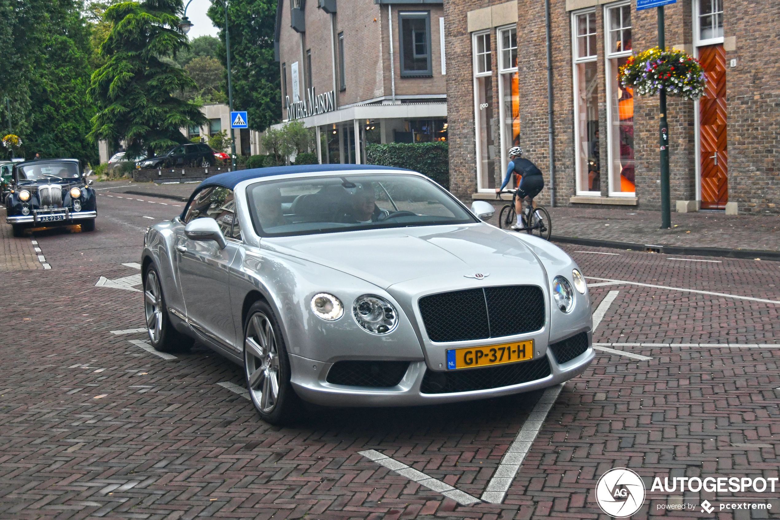 Bentley Continental GTC V8