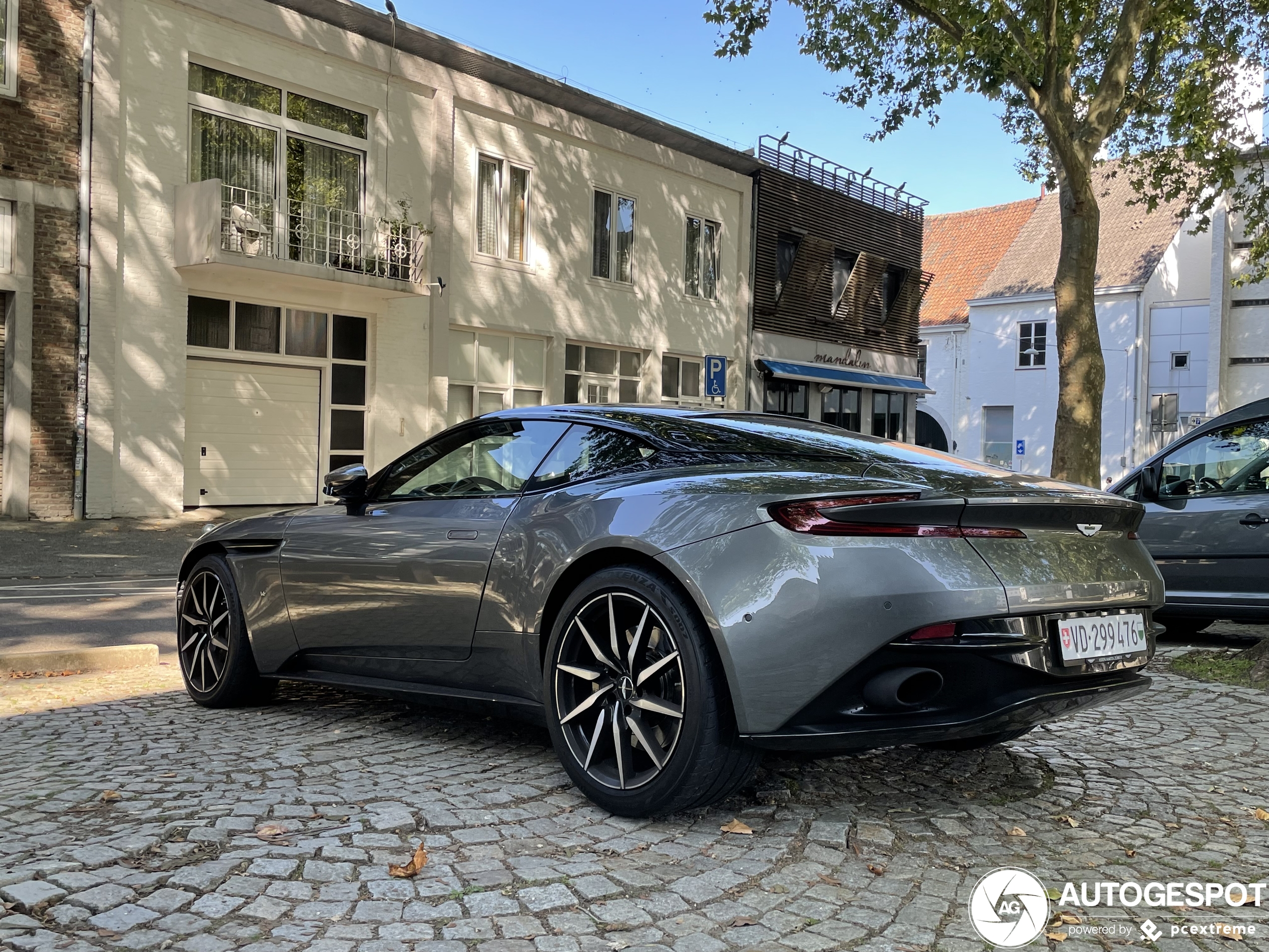 Aston Martin DB11