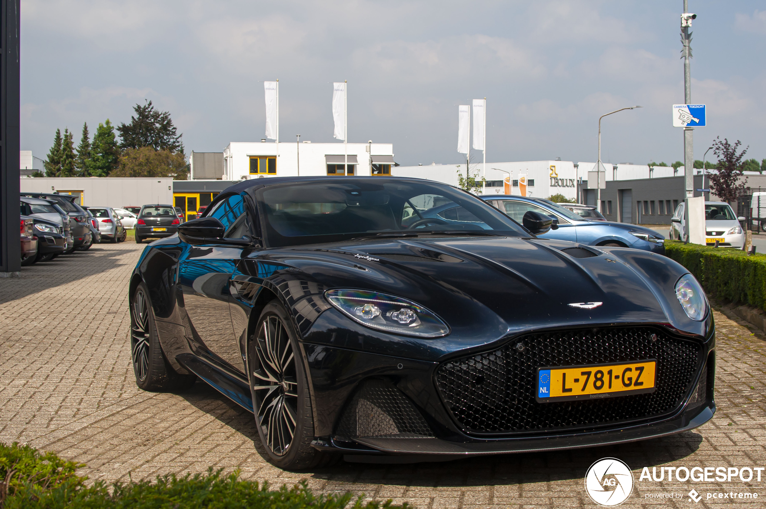 Aston Martin DBS Superleggera Volante