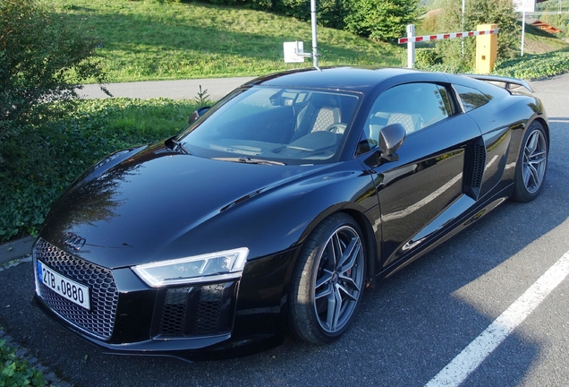 Audi R8 V10 Plus 2015