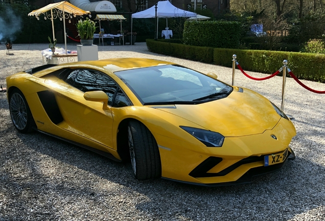 Lamborghini Aventador S LP740-4