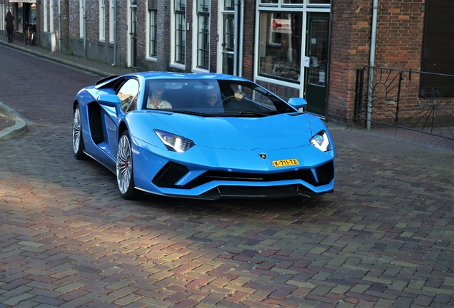 Lamborghini Aventador S LP740-4