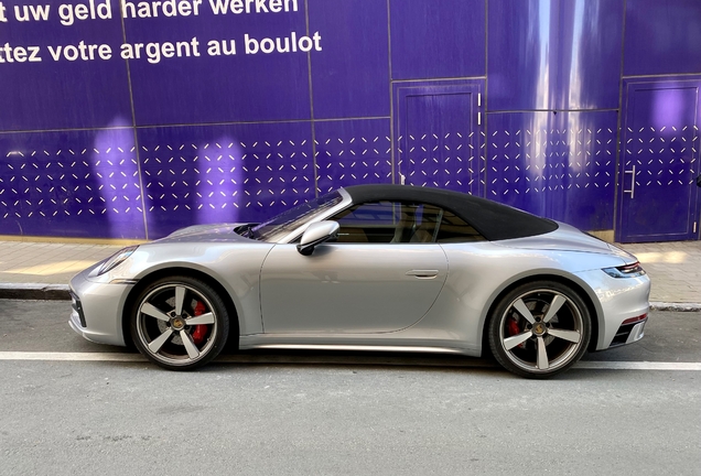 Porsche 992 Carrera 4S Cabriolet