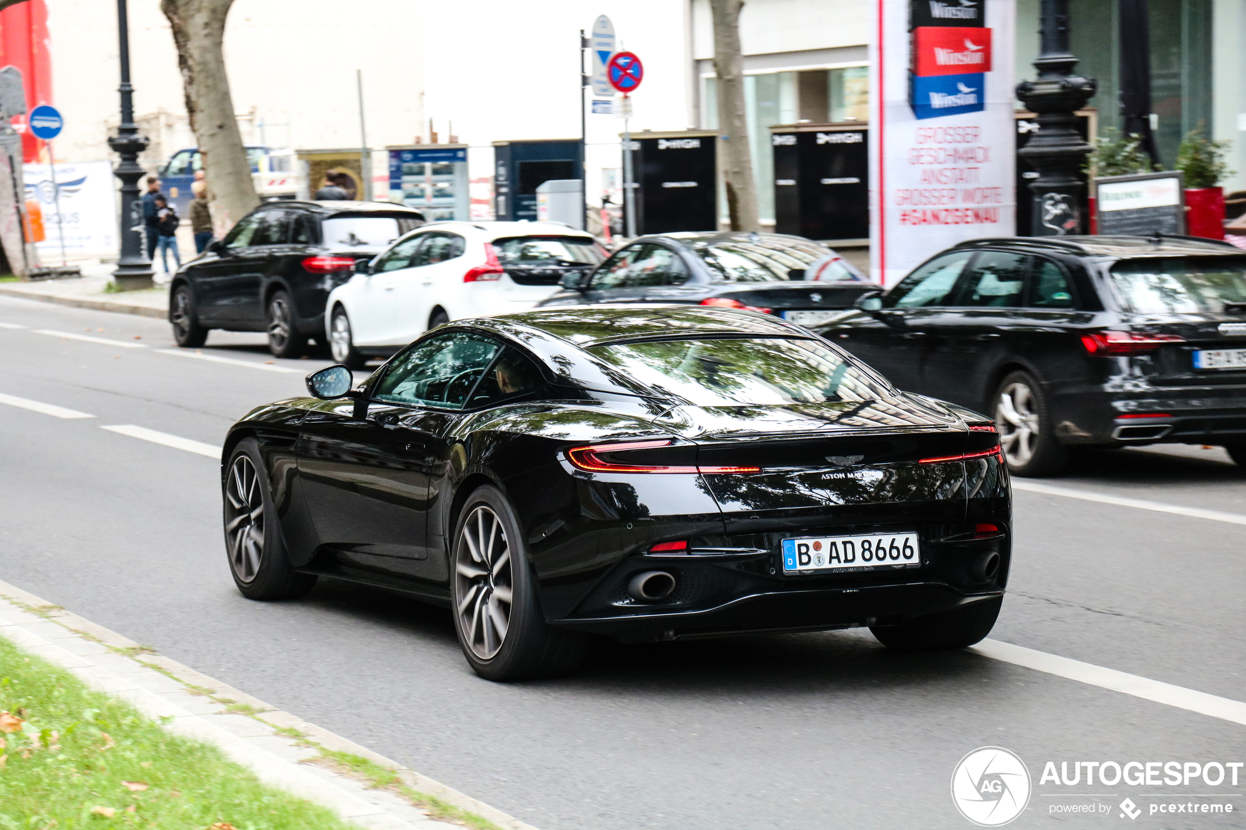 Aston Martin DB11 V8