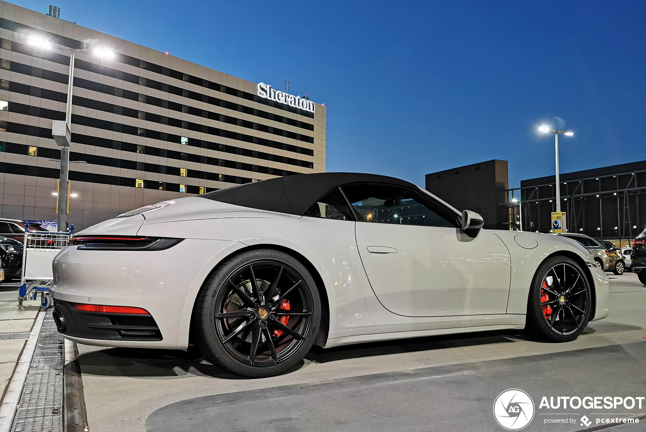 Porsche 992 Carrera 4S Cabriolet