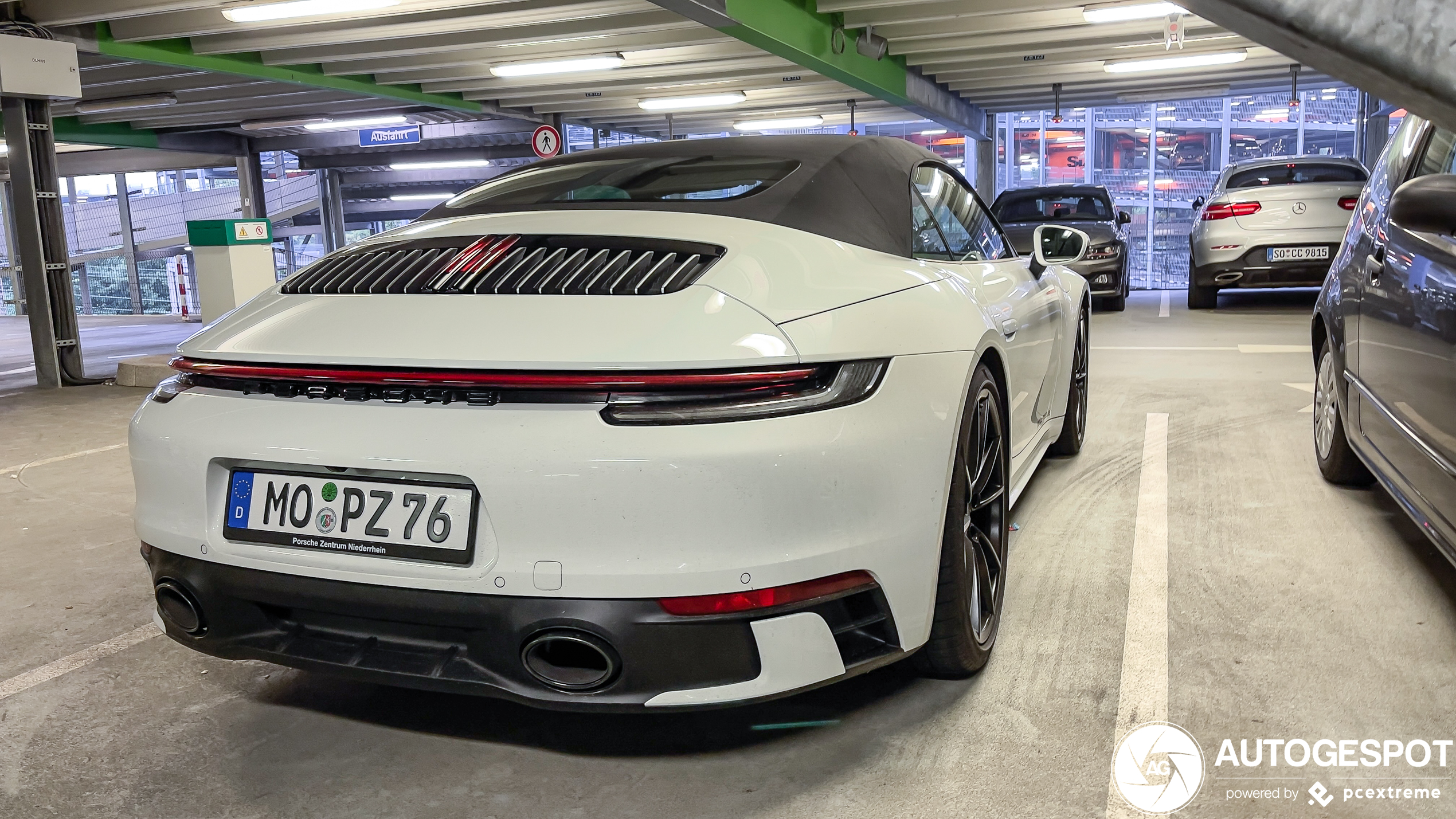 Porsche 992 Carrera 4S Cabriolet