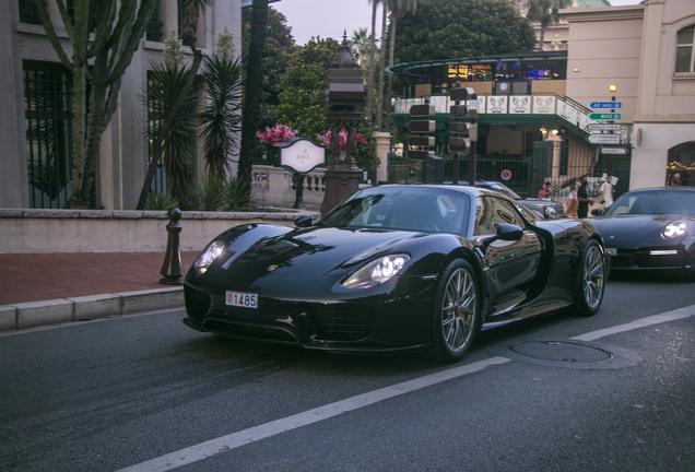 Porsche 918 Spyder Weissach Package