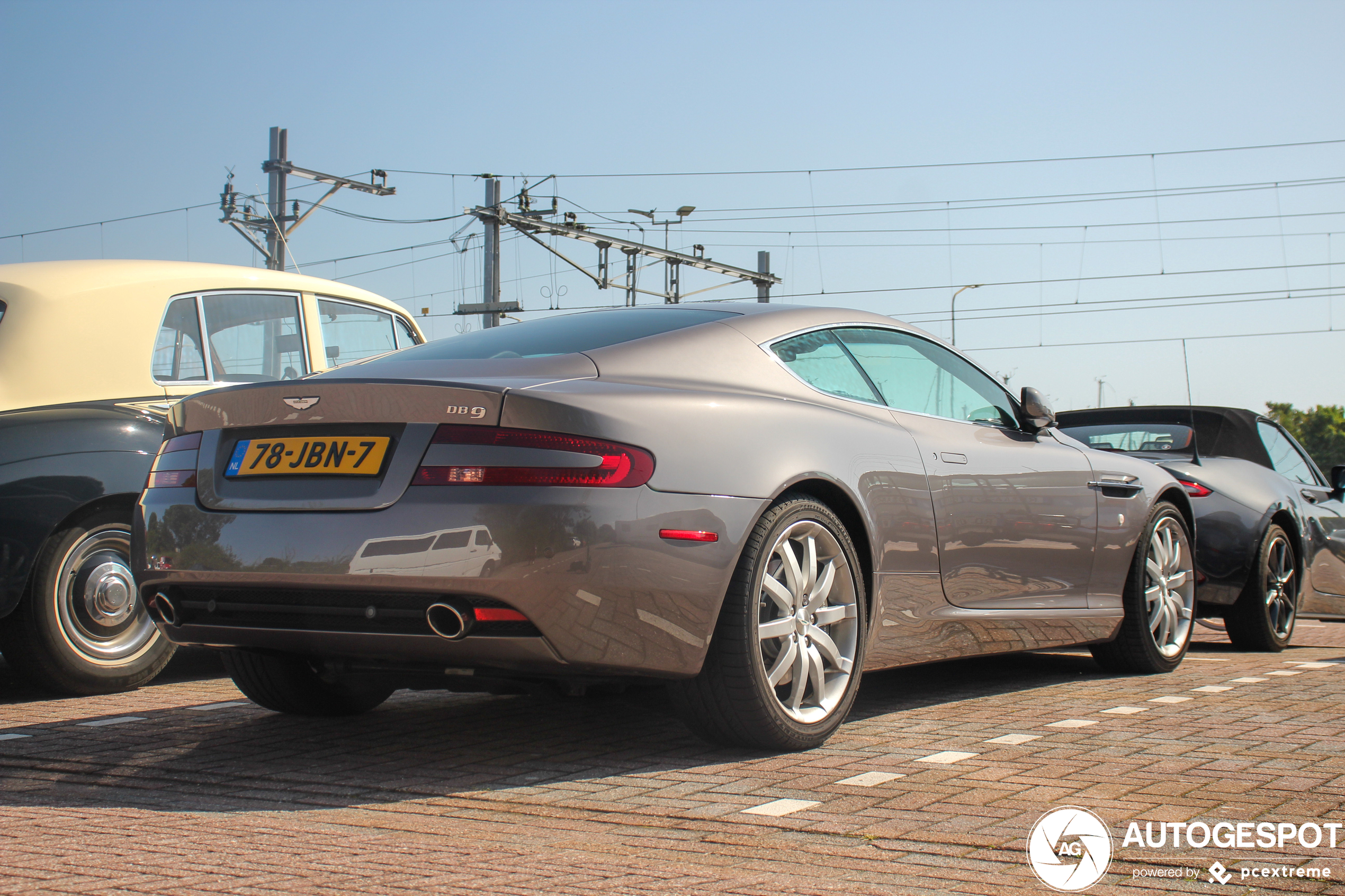 Aston Martin DB9