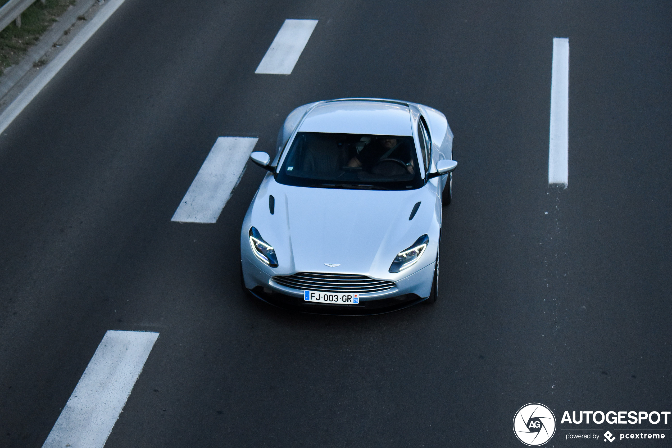 Aston Martin DB11 V8