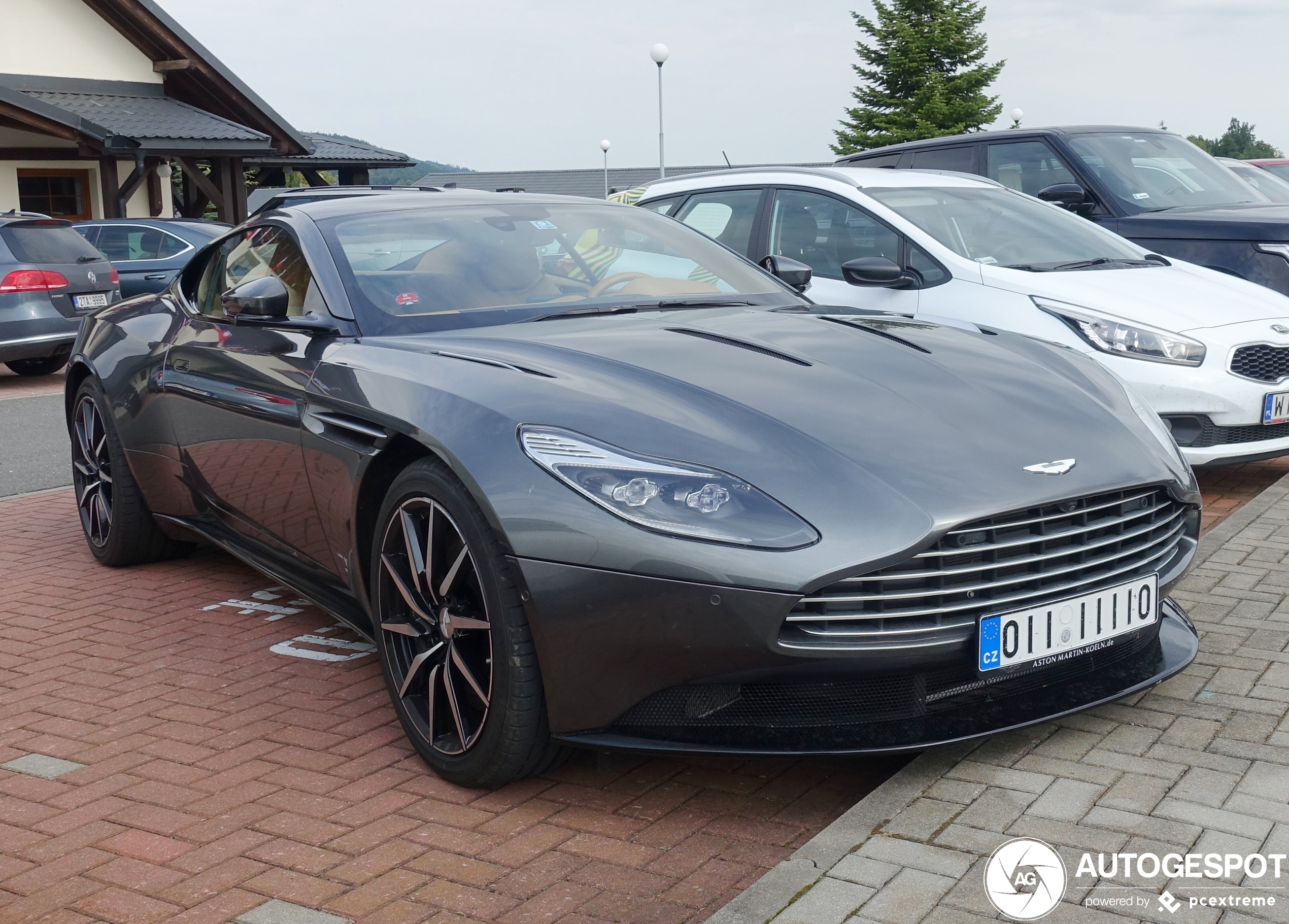 Aston Martin DB11