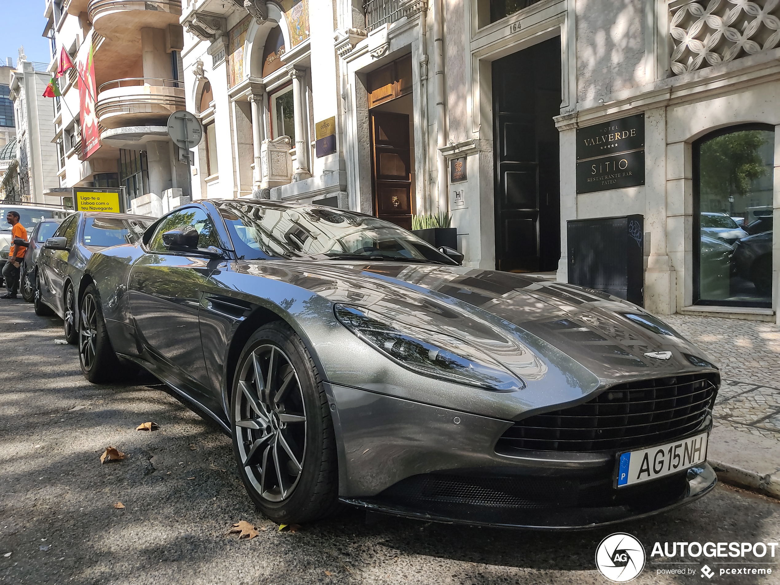 Aston Martin DB11 V8