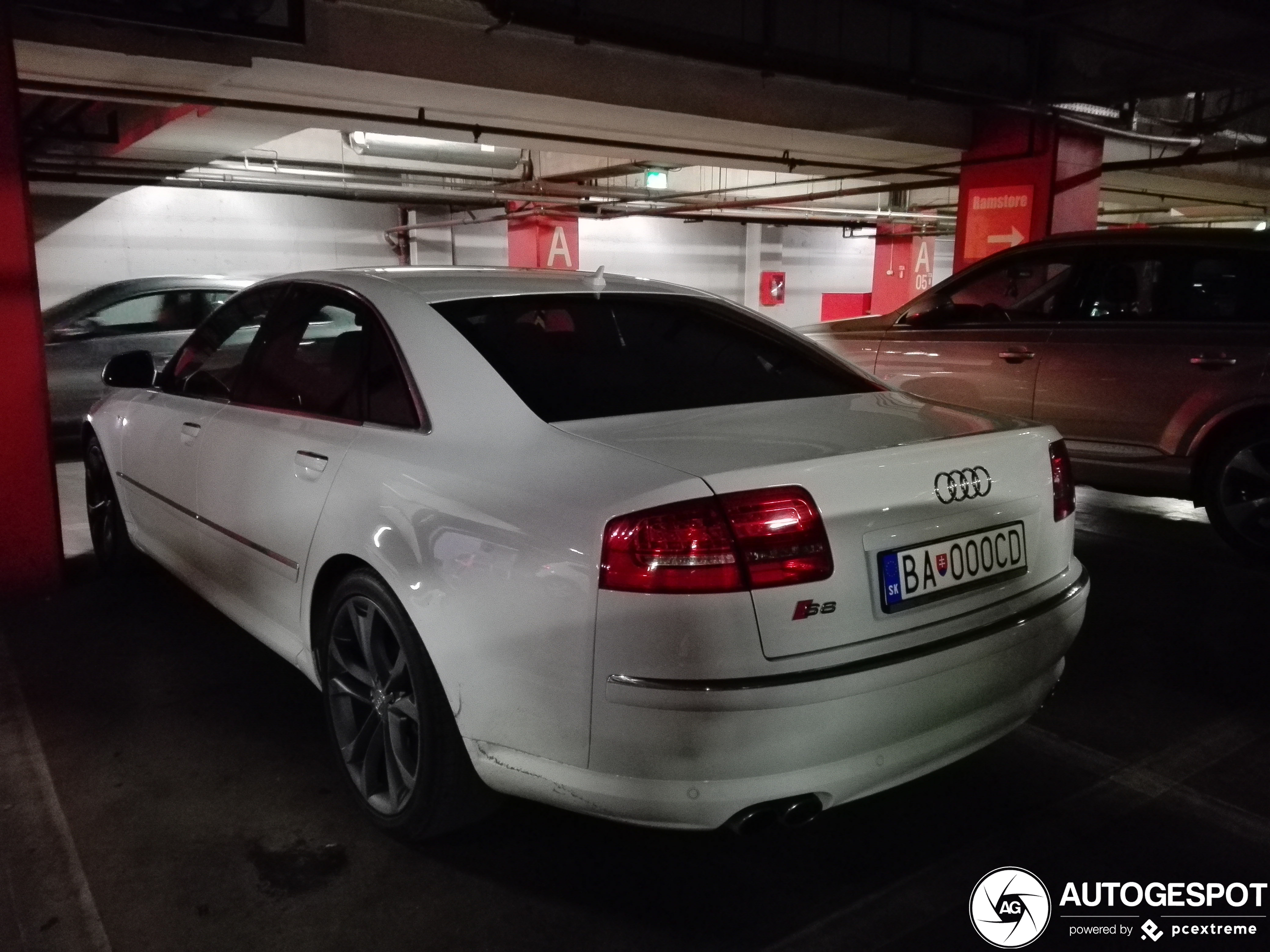 Audi S8 D3