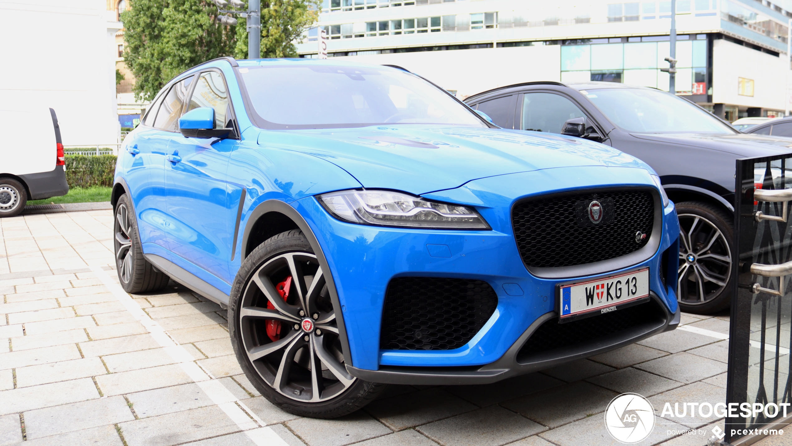 Jaguar F-PACE SVR