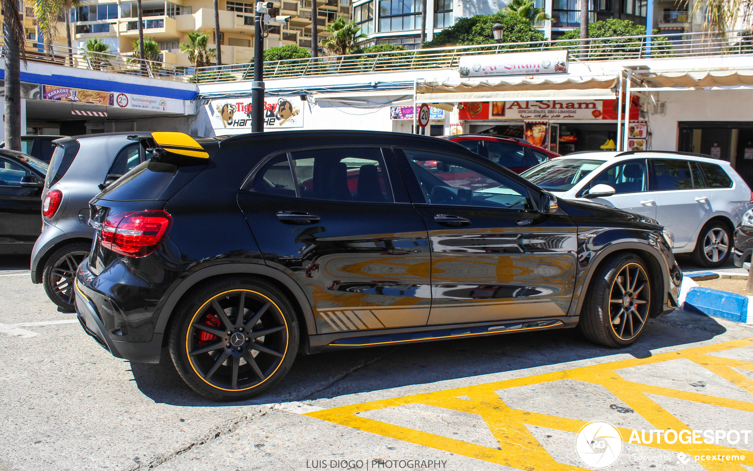 Mercedes-AMG GLA 45 X156 Yellow Night Edition