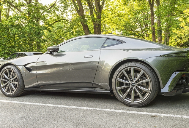 Aston Martin V8 Vantage 2018