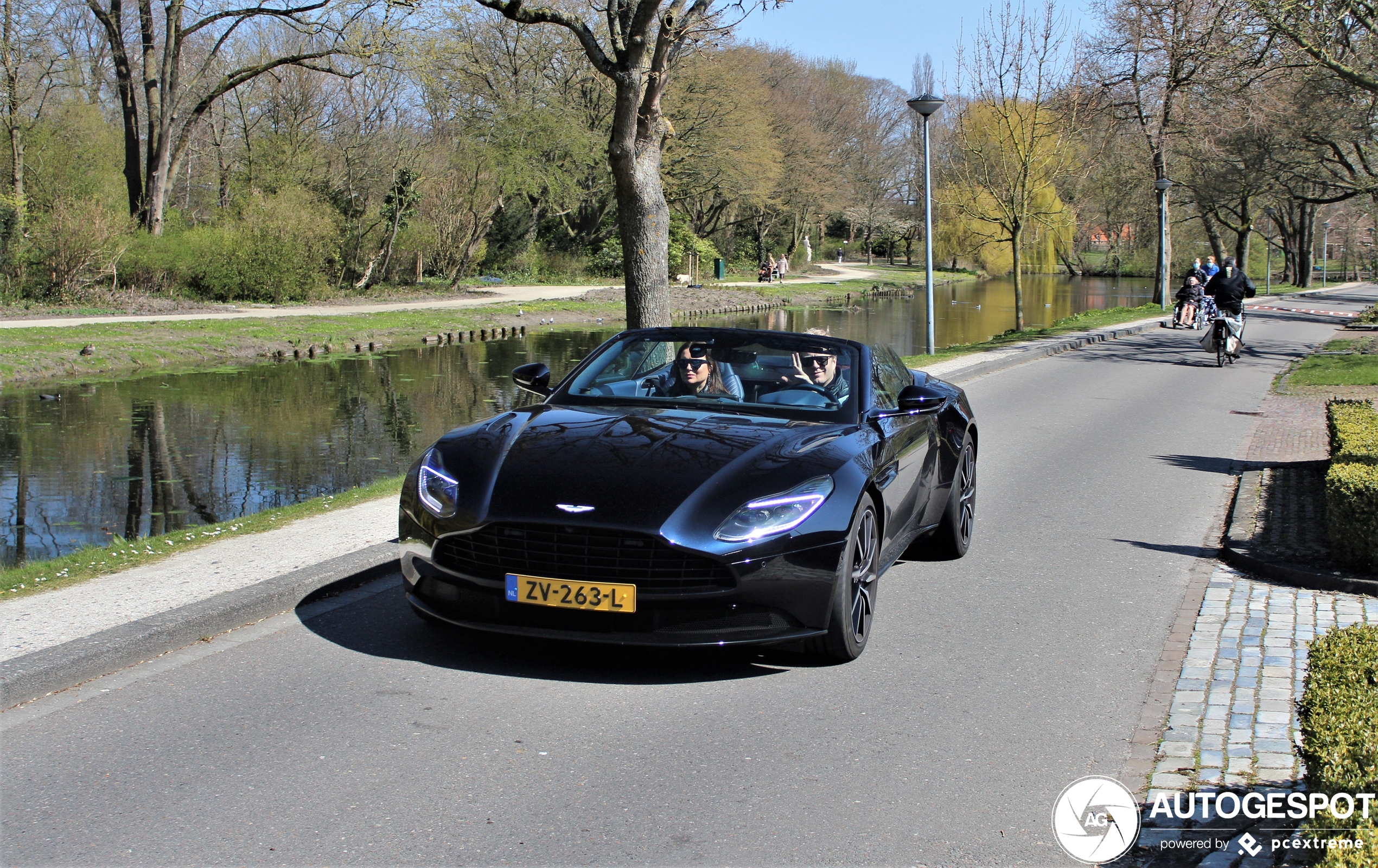 Aston Martin DB11 V8 Volante