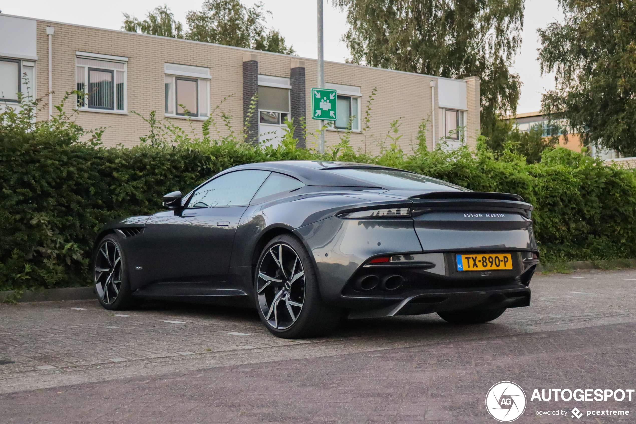 Aston Martin DBS Superleggera