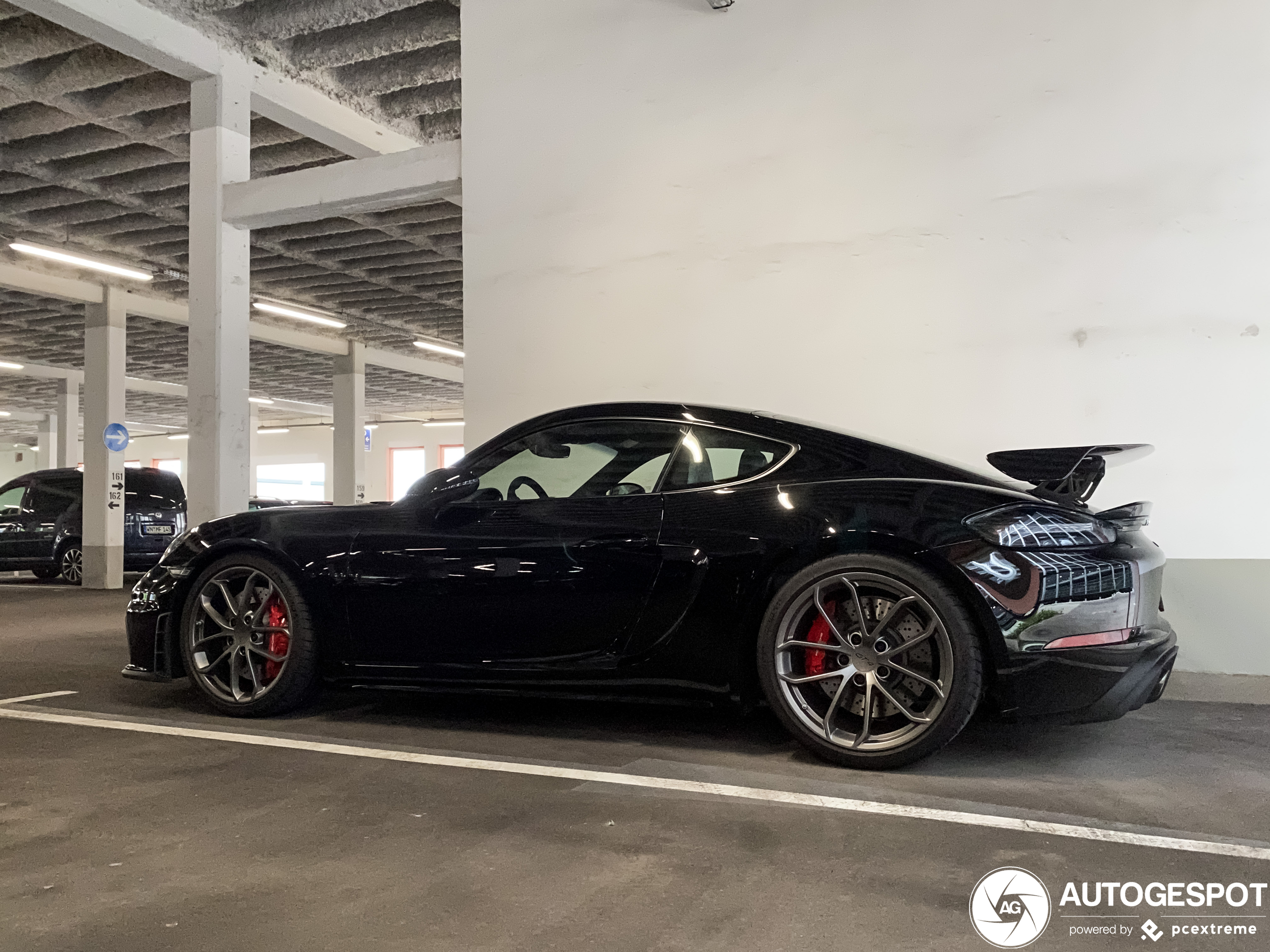 Porsche 718 Cayman GT4