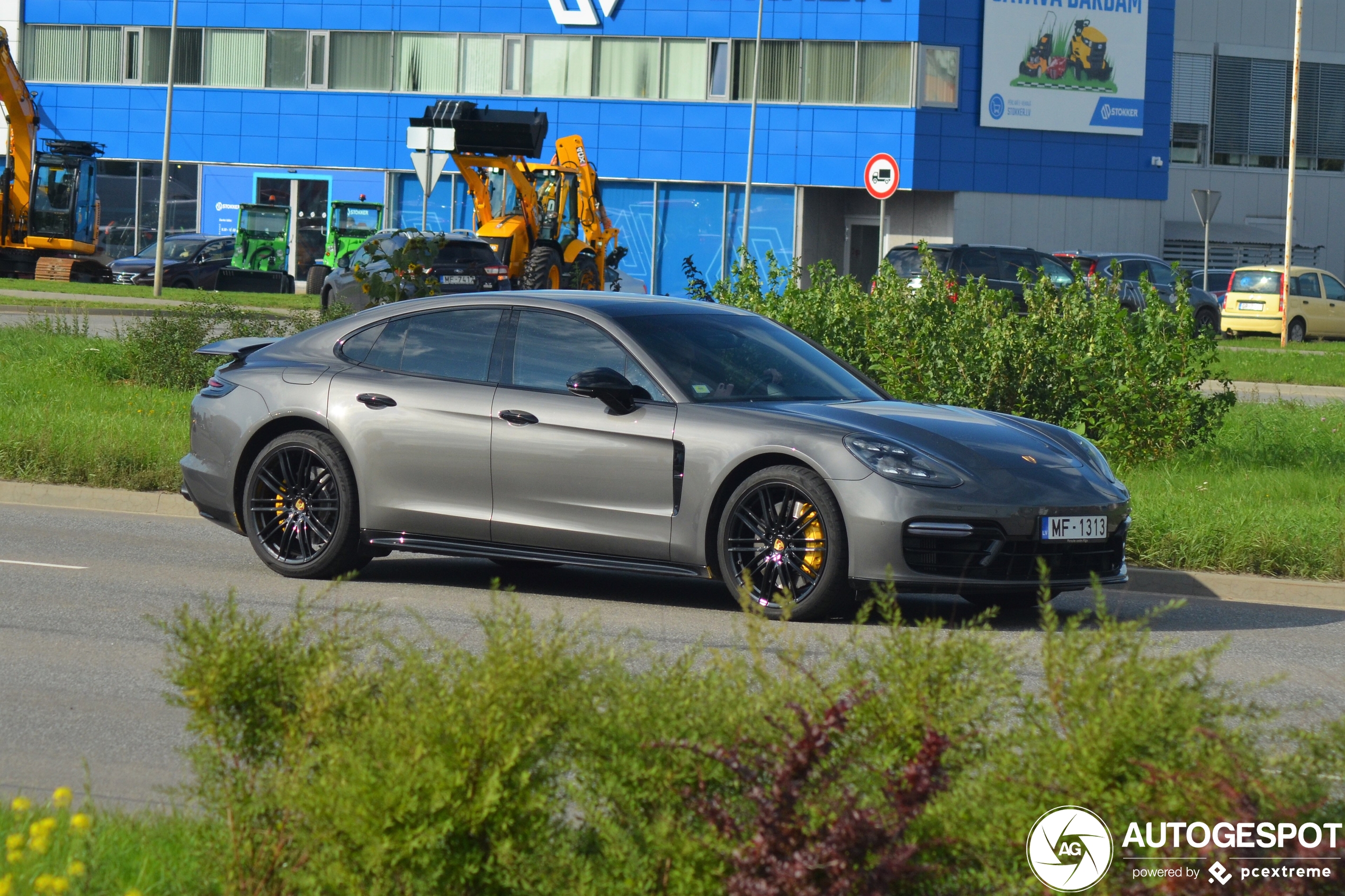 Porsche 971 Panamera Turbo