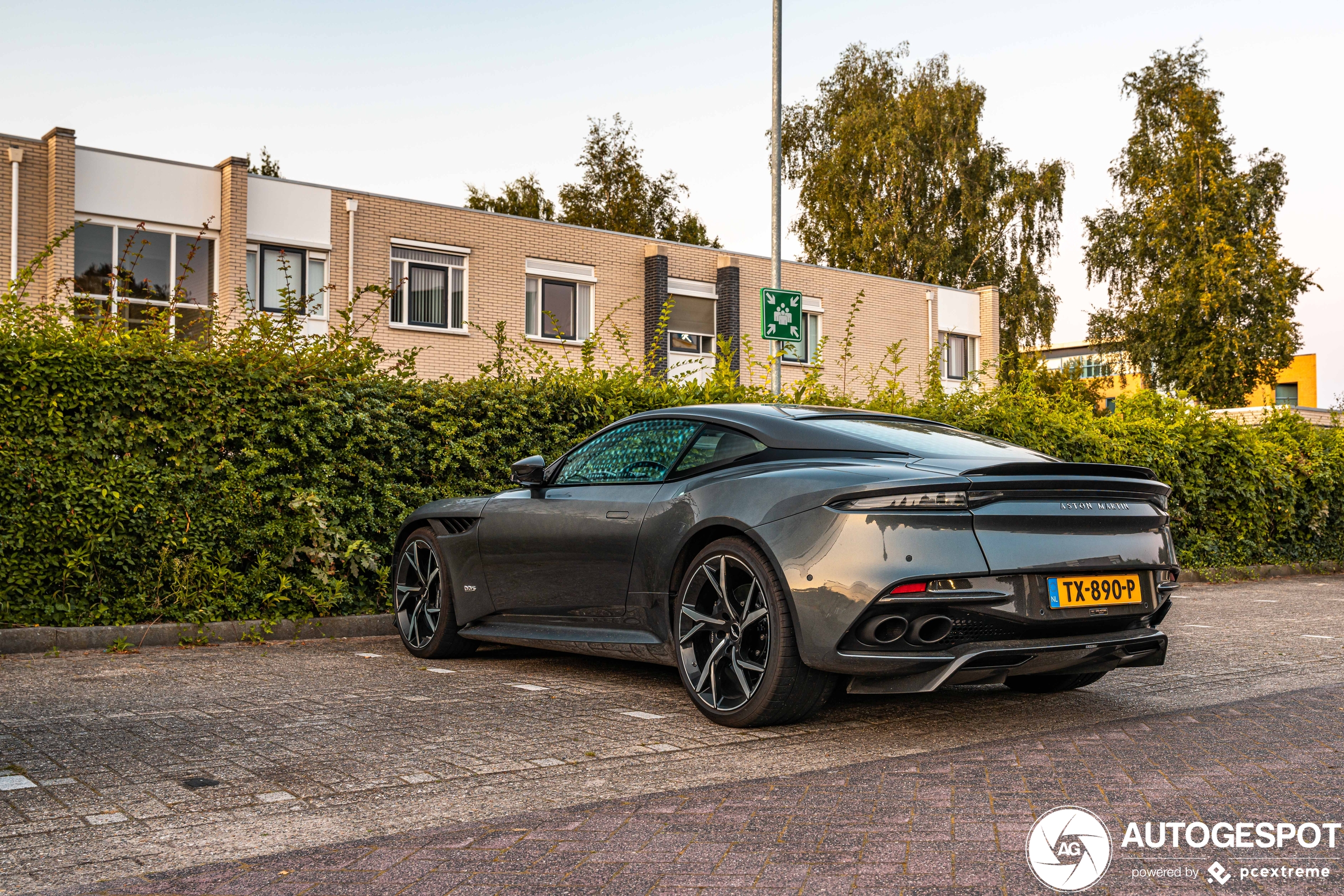 Aston Martin DBS Superleggera