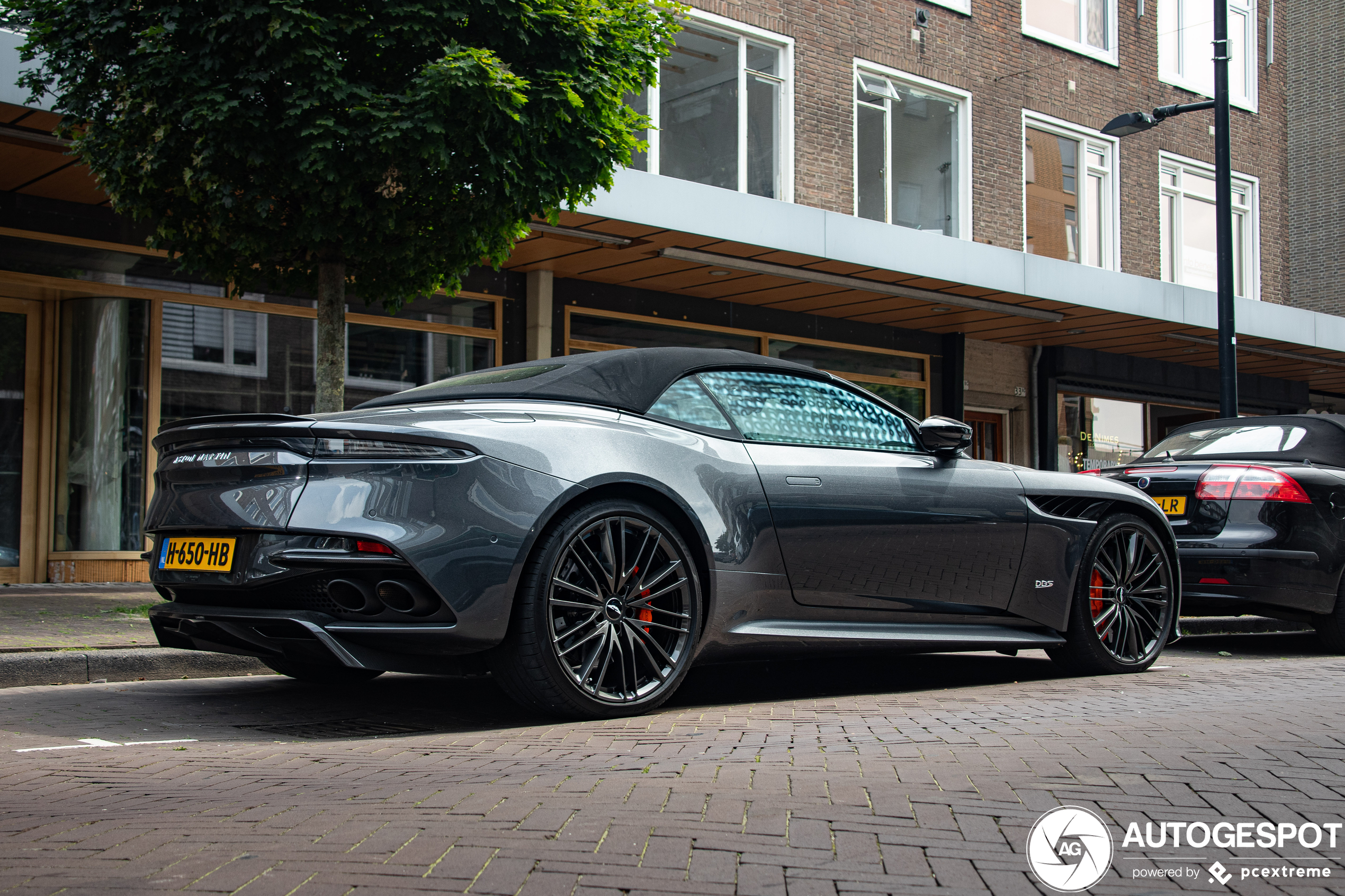 Aston Martin DBS Superleggera Volante