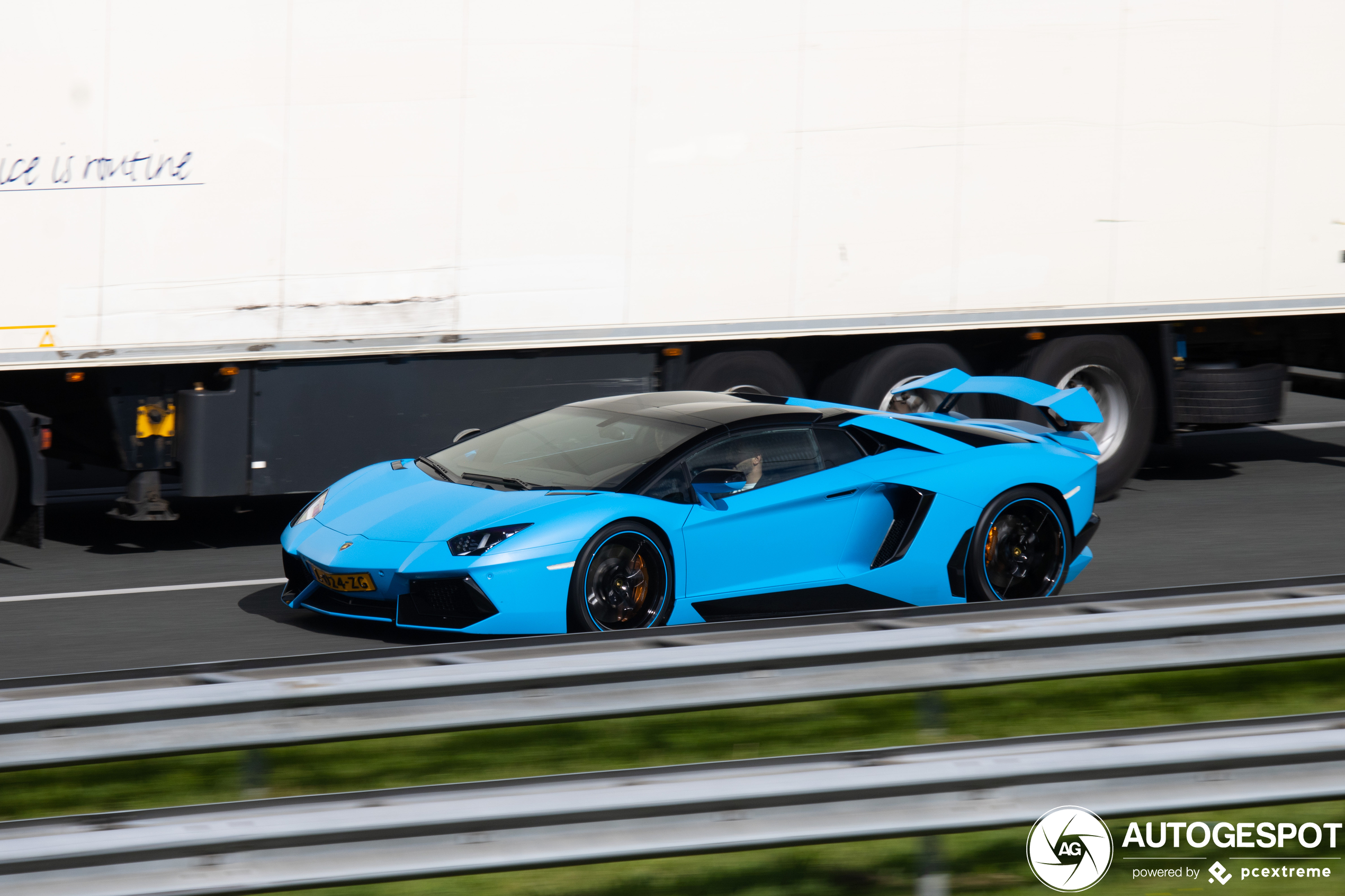 Lamborghini Aventador LP700-4 Roadster