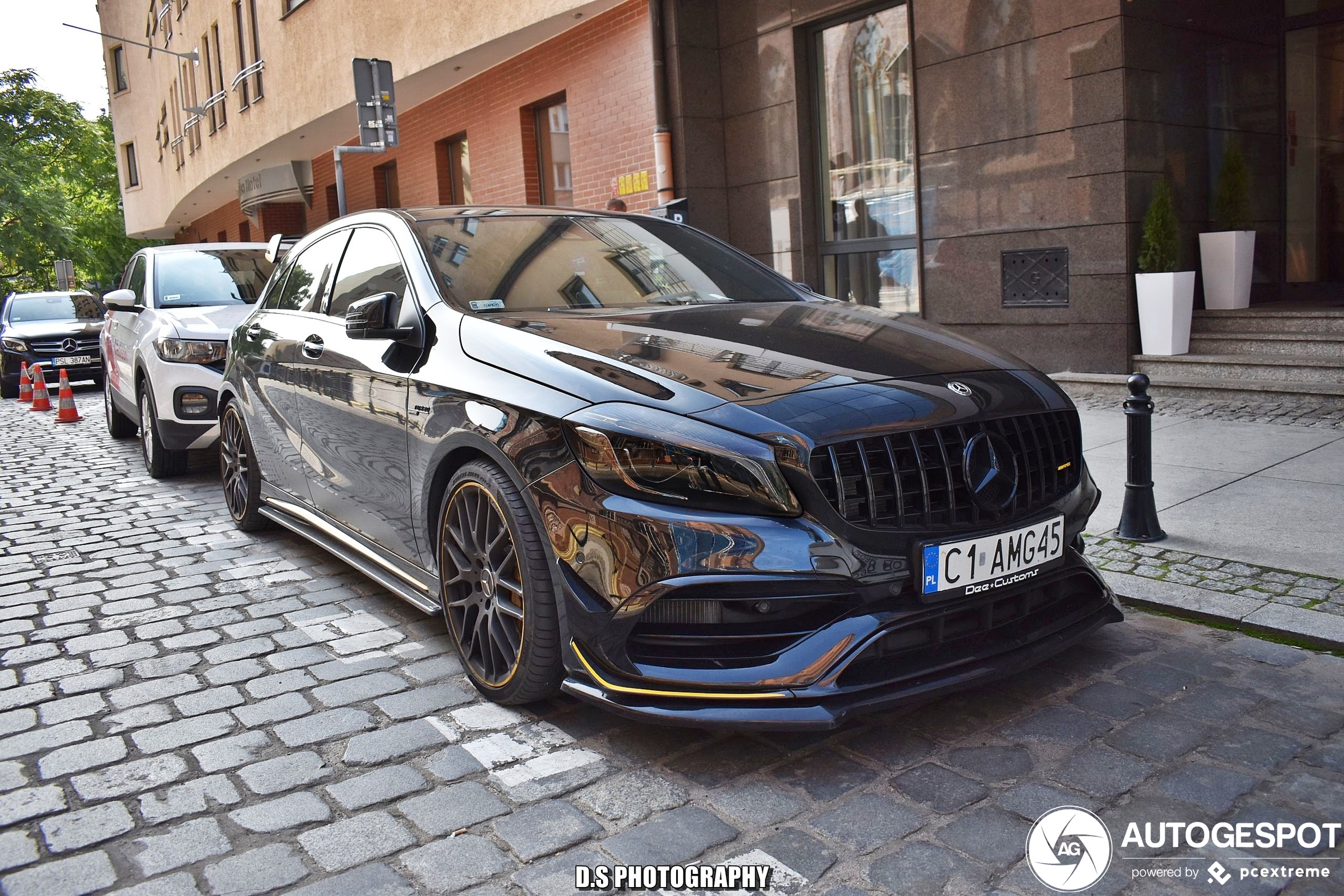 Mercedes-AMG A 45 W176 Yellow Night Edition