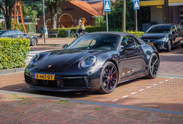 Porsche 992 Carrera 4S Cabriolet