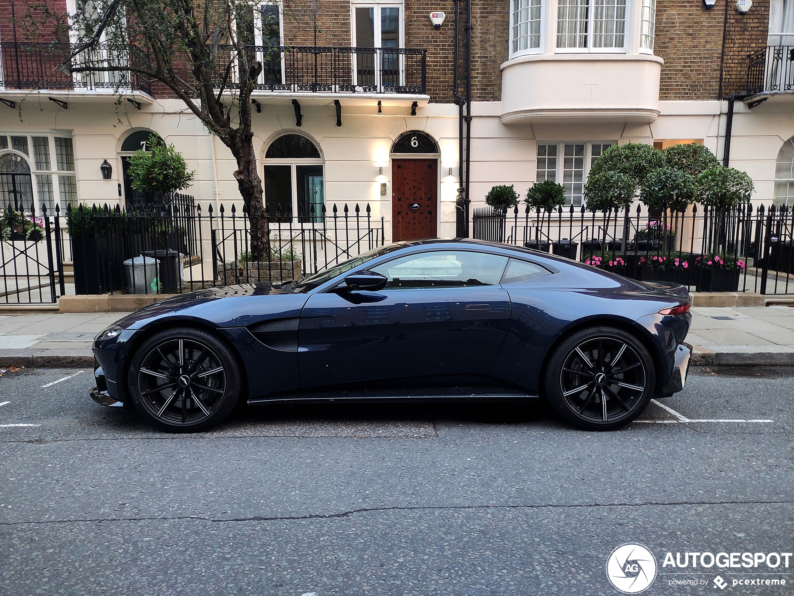 Aston Martin V8 Vantage 2018