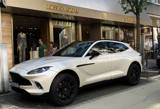 Aston Martin DBX