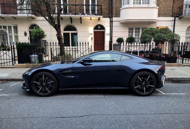 Aston Martin V8 Vantage 2018